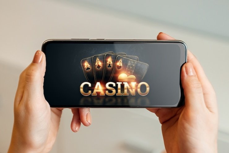 Seorang staf dukungan ip69 memberi penjelasan kepada pengguna secara virtual